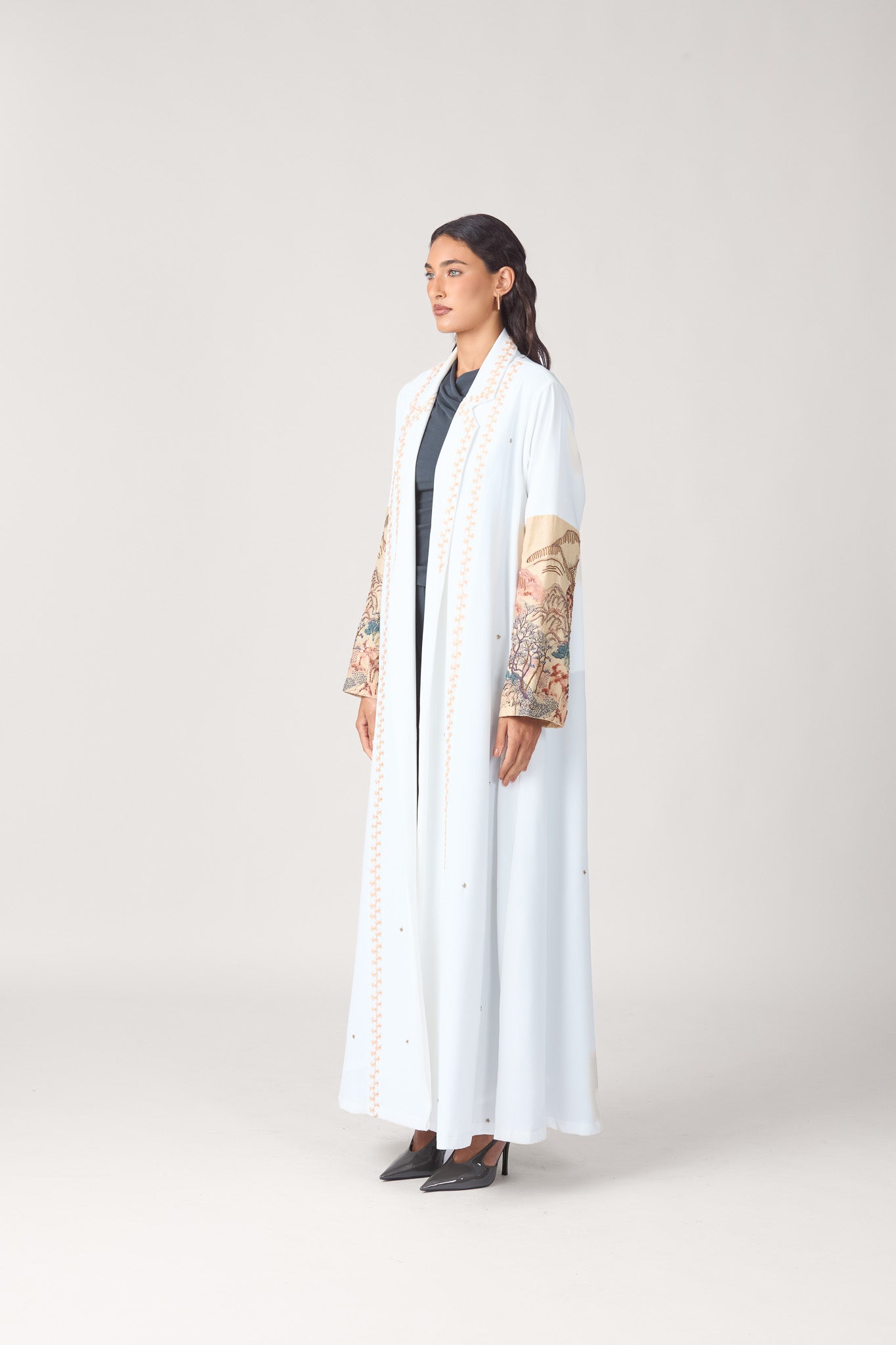 WHITE ORIENT