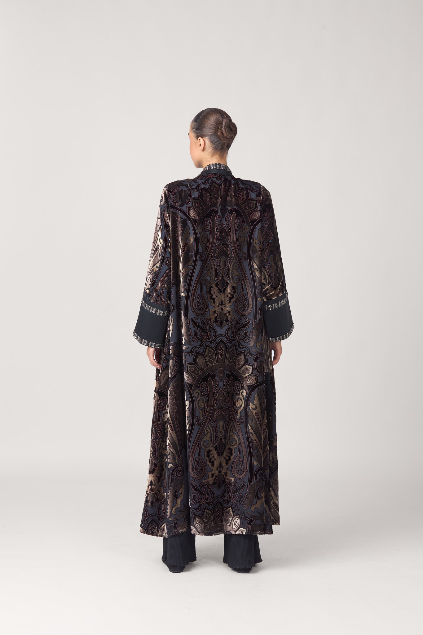 VELVET ANTIQUITY
